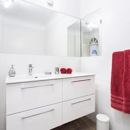 Romantic Retreat In Prime Position 아파트 아칸티라도