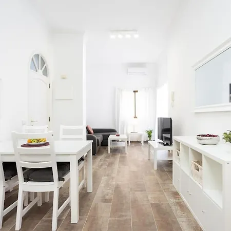 Romantic Retreat In Prime Position Apartment Acantilado de los Gigantes