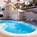 Romantic Retreat In Prime Position *